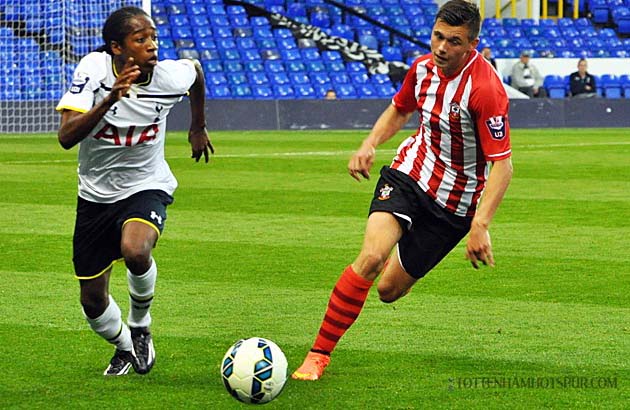 В своём дебютном матче за молодёжную команду "Тоттенхэма"  юный Кайл Уокер-Питерс заработал пенальти в ворота "Саутгемптона"